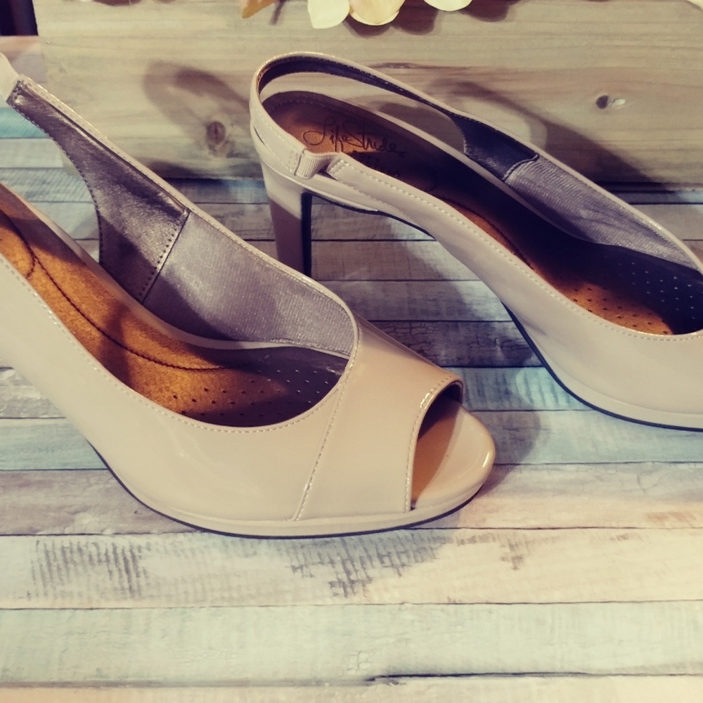 Womens beige patent heels